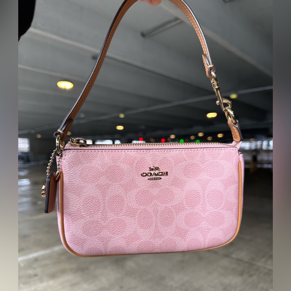 🌸🌸🌸 Coach Nolita 19 In Signature Canvas